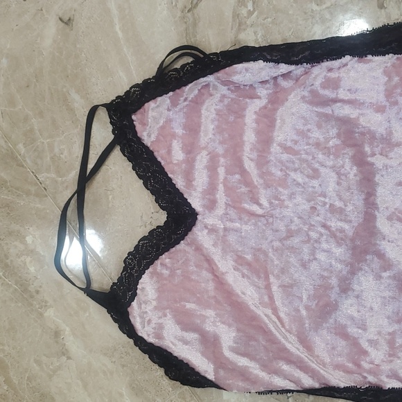 Pink women's nightgown woth lace trim - Picture 3 of 5